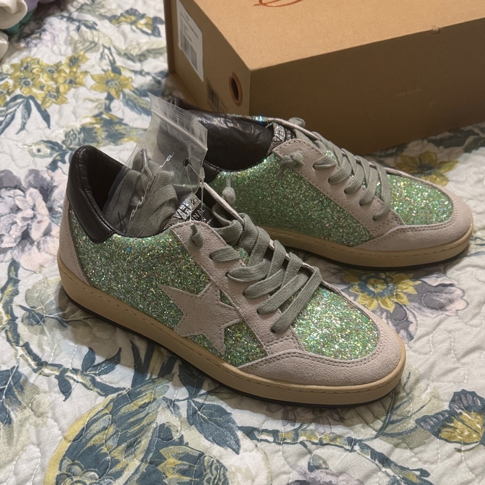 New in box! Glitter Green Vintage Havana Women's Sneakers💚